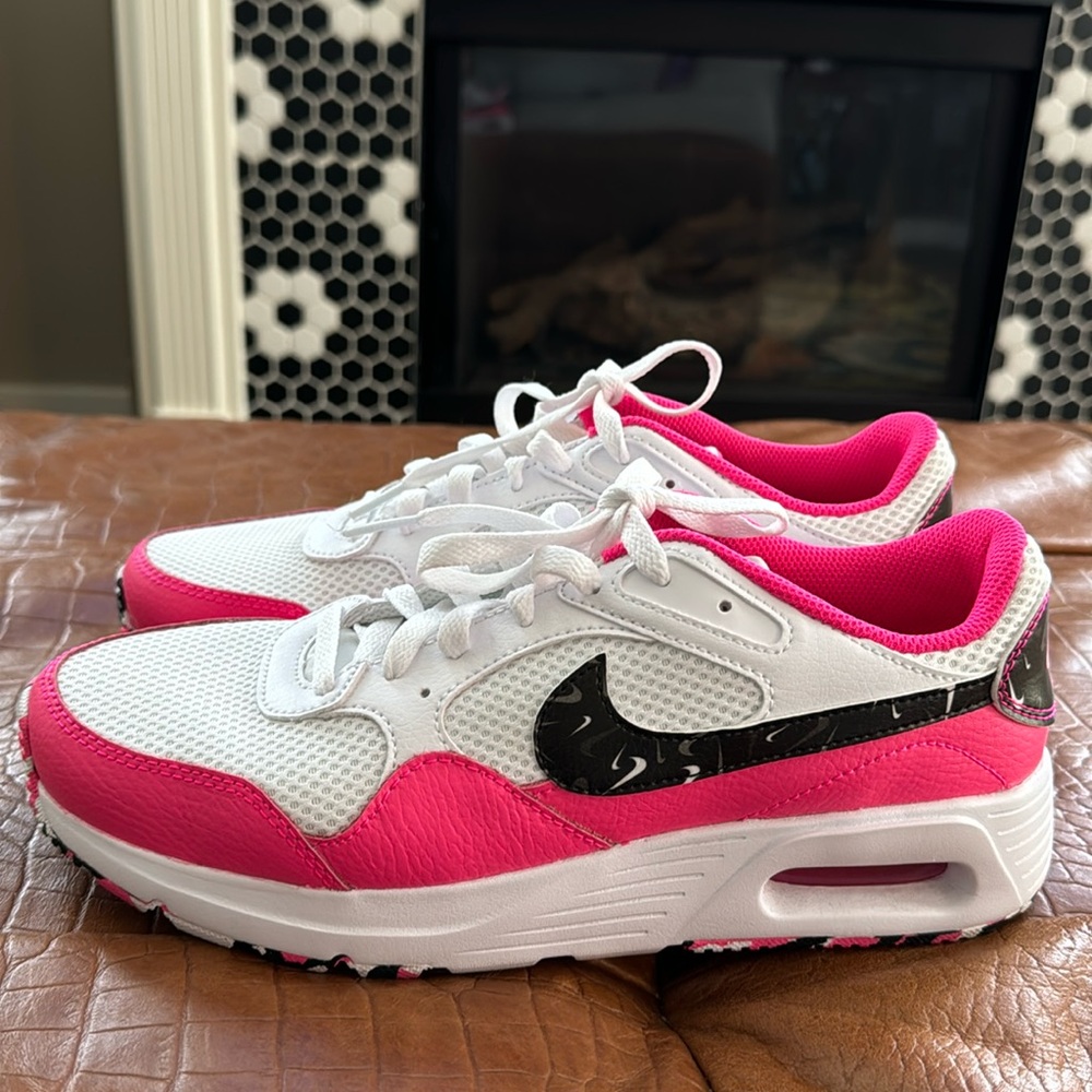 Nike shoes size women’s 9.5